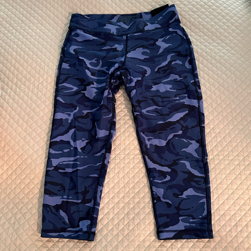 human performance engineering blue camo cropped leggings